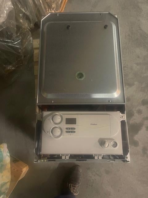 Vaillant Turbo Tec Plus VUW 282/3-5 H, Bricolage & Construction, Plus de 10 ans, Enlèvement, Utilisé, 20 à 100 litres