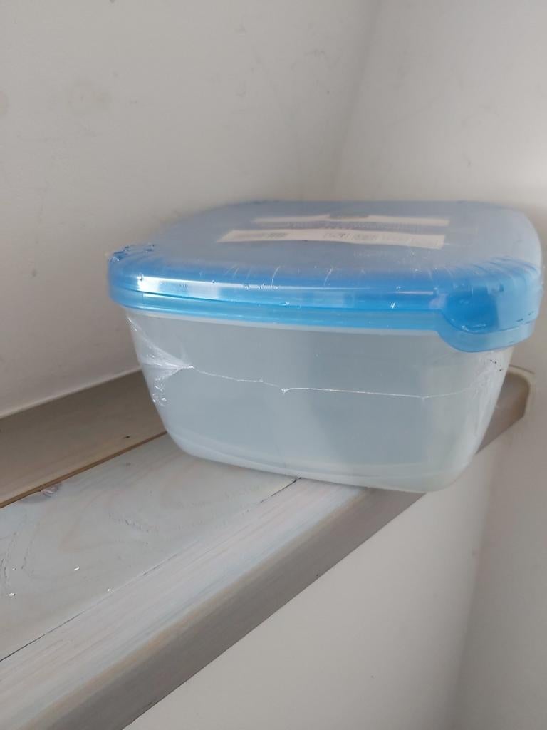 4 vershouddozen 2,5 liter inhoud diepvriesdozen, Ophalen, Zo goed als nieuw