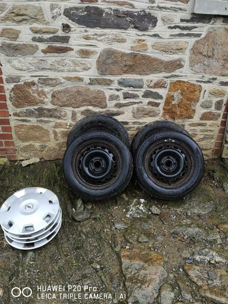 4 jantes en tôle + enjoliveurs, Autos : Pièces & Accessoires, 14 pouces, Pneus et Jantes, Pneus hiver, 175 mm