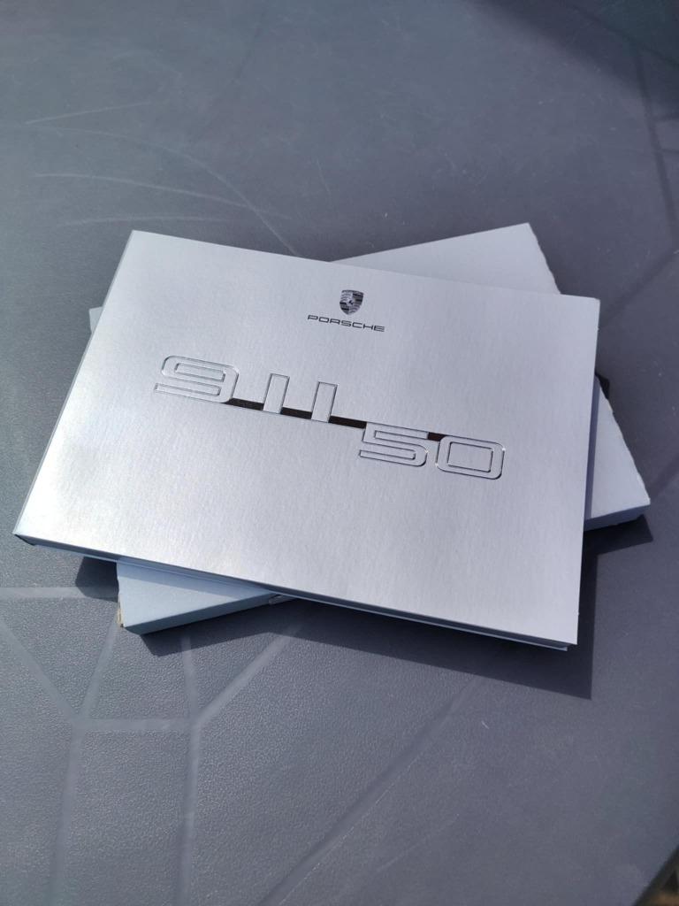 Porsche 911 catalogus 50 jaar brochure taal engels, Boeken, Auto's | Folders en Tijdschriften, Porsche, Nieuw, Ophalen of Verzenden