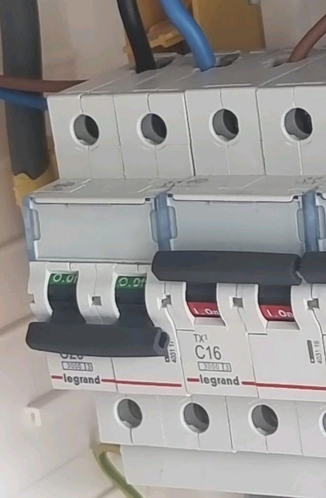 Elektricien Turnhout / Electrician Turnhout, Ophalen, Zo goed als nieuw