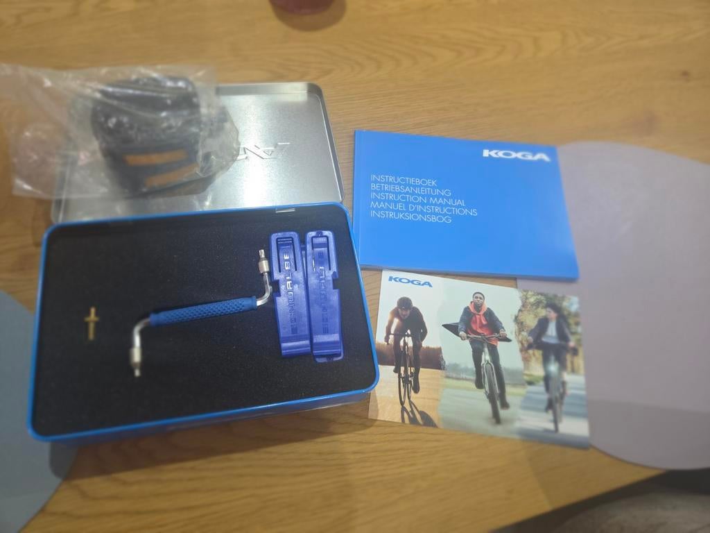 Boîte à outils pour vélo Koga + pédales, Enlèvement