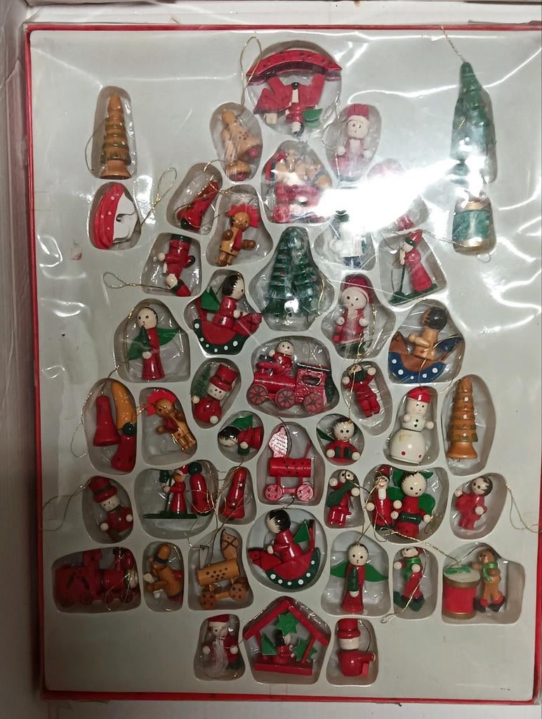 Figurines bois sapin de Noël, Enlèvement