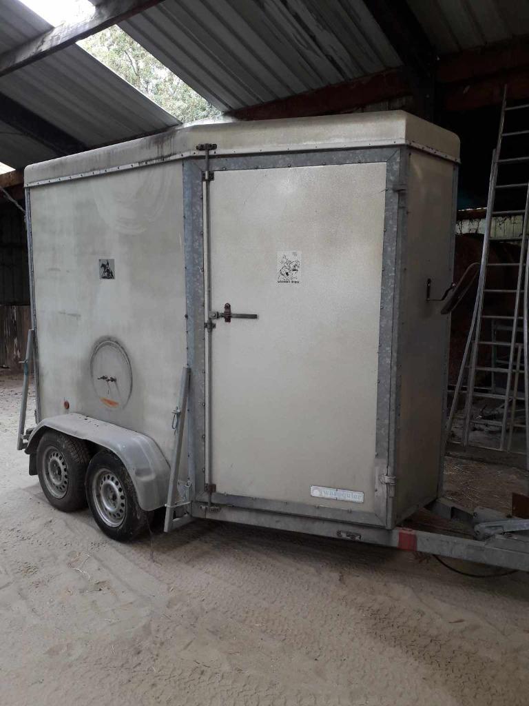 Van 2 chevaux avec sortie avant, Enlèvement, Utilisé, Aluminium, Remorque 2 chevaux
