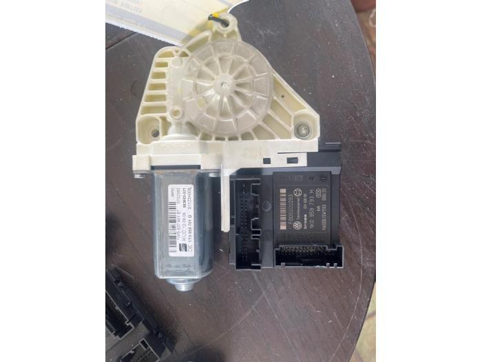 Moteur de vitre portière d'un Seat Leon, Autos : Pièces & Accessoires, Enlèvement ou Envoi, 3 mois de garantie, Utilisé