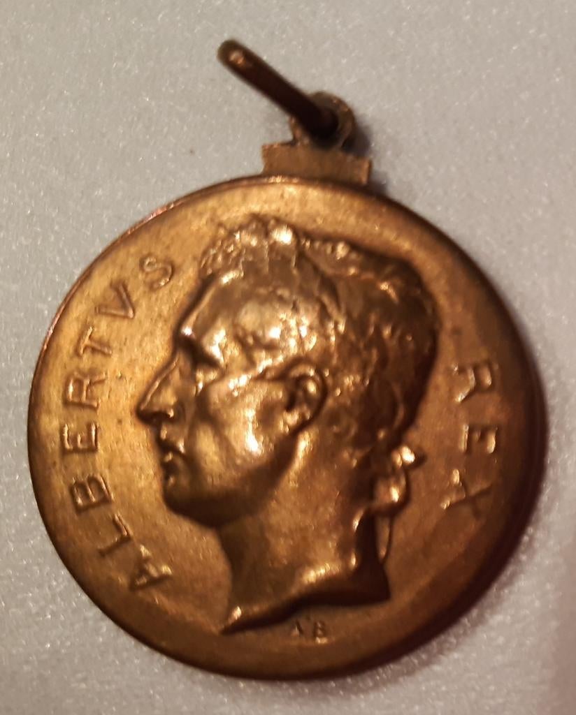 MÉDAILLE