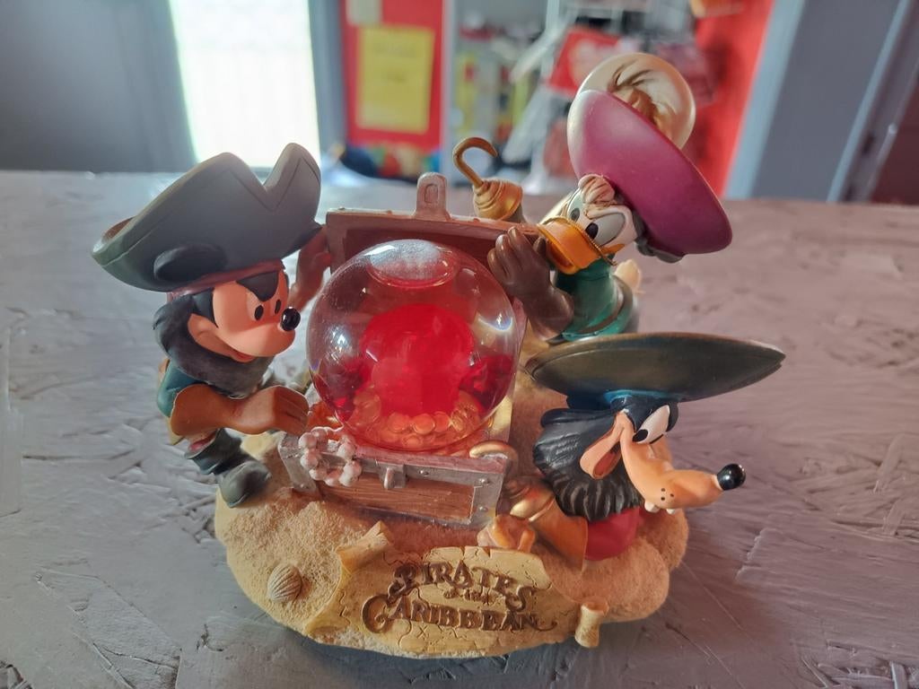 Pirates Of The Caribbean beeldje van Disney, Enlèvement, Comme neuf