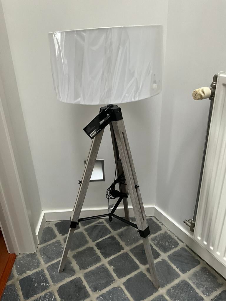 Nieuwe staanlamp driepikkel witte kap, Enlèvement, Neuf, Tissus, 100 à 150 cm