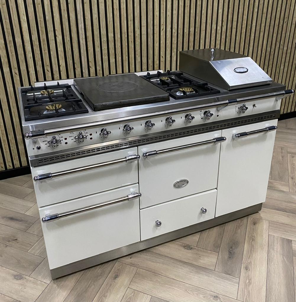 Belle crème Lacanche 140cm + four à pizza plein d'options !, Electroménager, Cuisinières, Enlèvement ou Envoi, Gril, Électrique