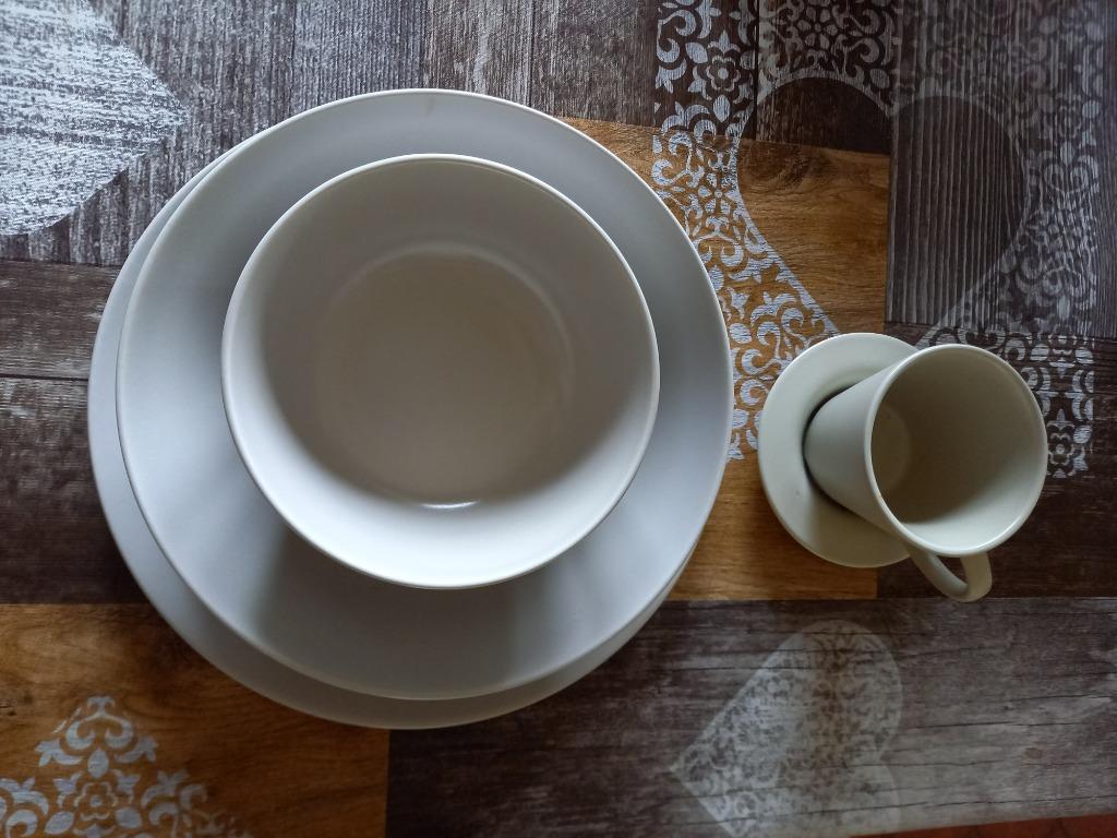 diverses assiettes , bols ,tasses et sous-tasses beiges, Enlèvement, Utilisé, Uni