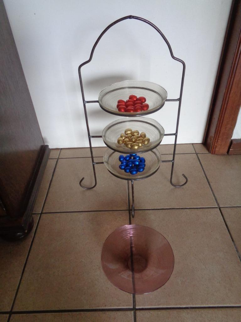 Gietijzeren staander met 4 glazen schaaltjes, Schaal, Rond, Ophalen of Verzenden, Glas