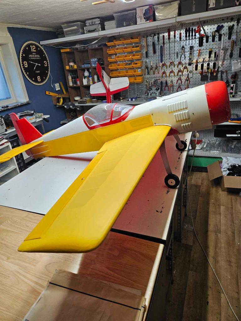 Vliegtuig Sukhoi 26, Hobby en Vrije tijd, Modelbouw | Radiografisch | Vliegtuigen, Ophalen, Zo goed als nieuw