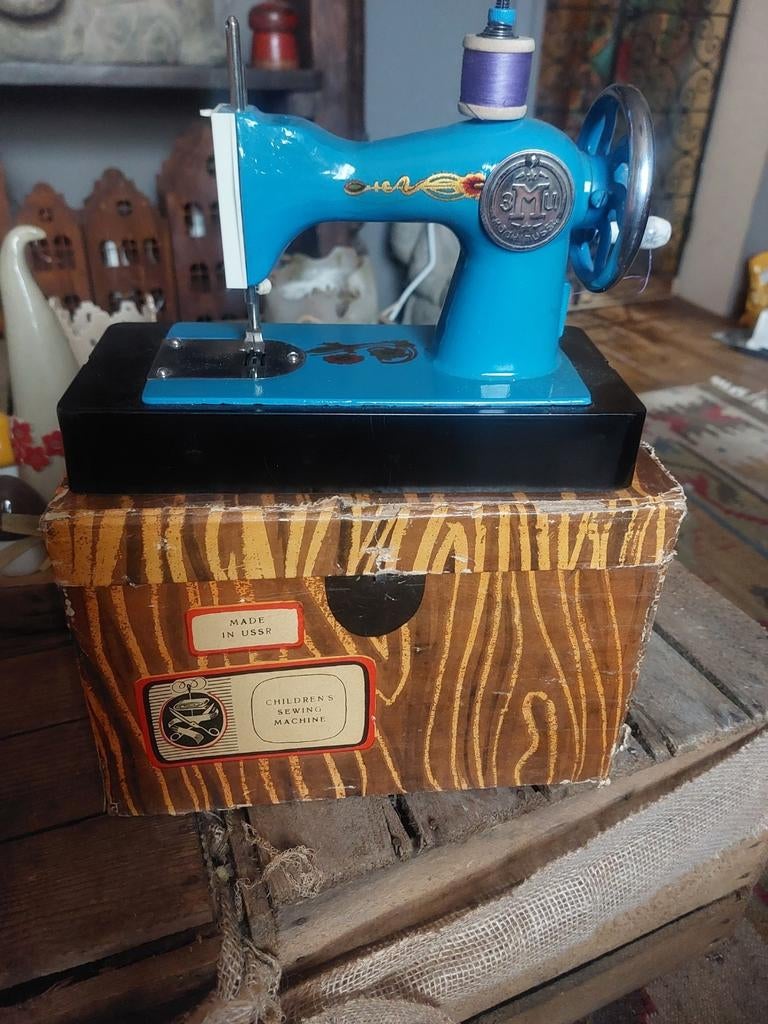 Ancienne machine à coudre pour enfant, Enlèvement
