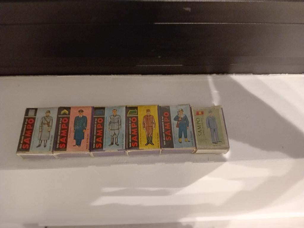 Oude houten luciferdoosjes Finland leger militairen, Enlèvement ou Envoi, Comme neuf