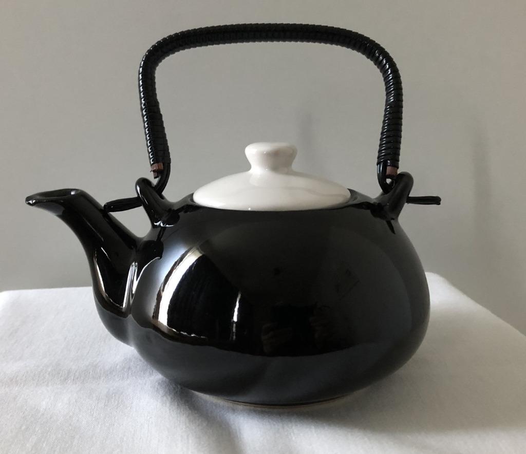 Kleine theepot Japanse stijl - zwart met wit deksel, Enlèvement ou Envoi, Céramique, Utilisé, Autres types