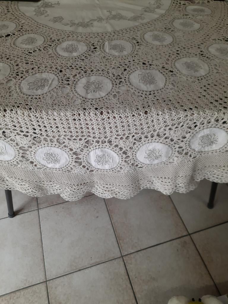 ROND TAFELKLEED BRUGSE KANT, Ophalen, Zo goed als nieuw, Rond