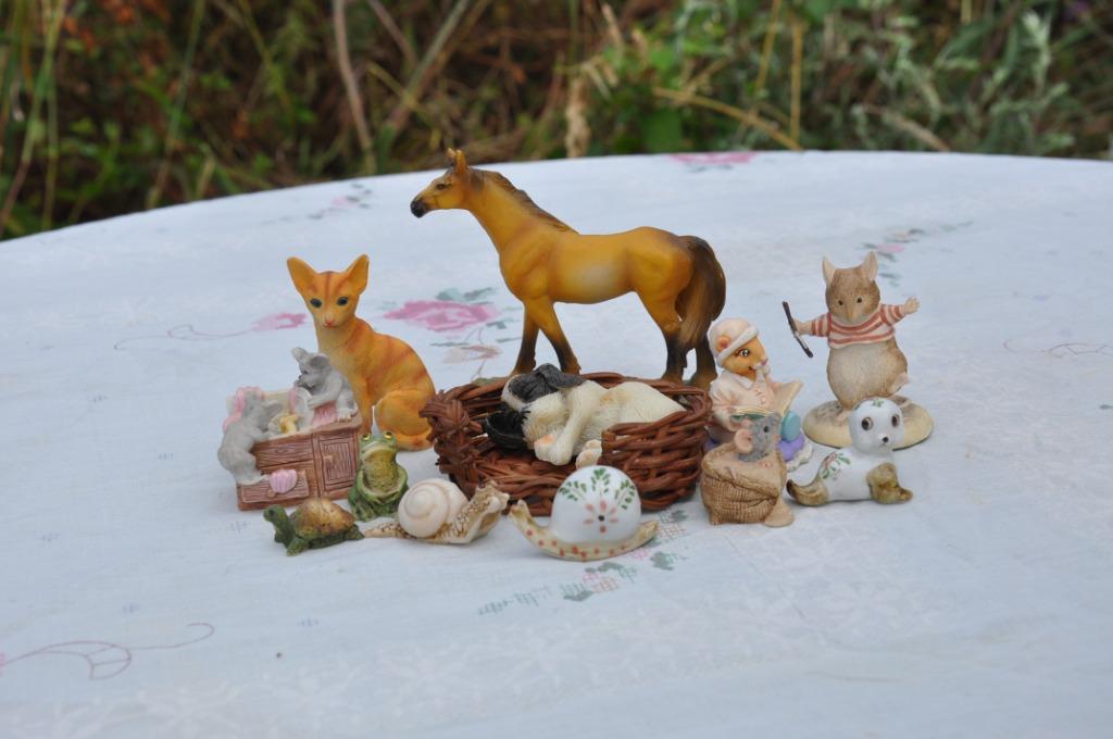 lot d'objets de vitrine chat chien cheval escargot bebe, Collections, Enlèvement ou Envoi, Utilisé, Chien ou Chat, Autres types