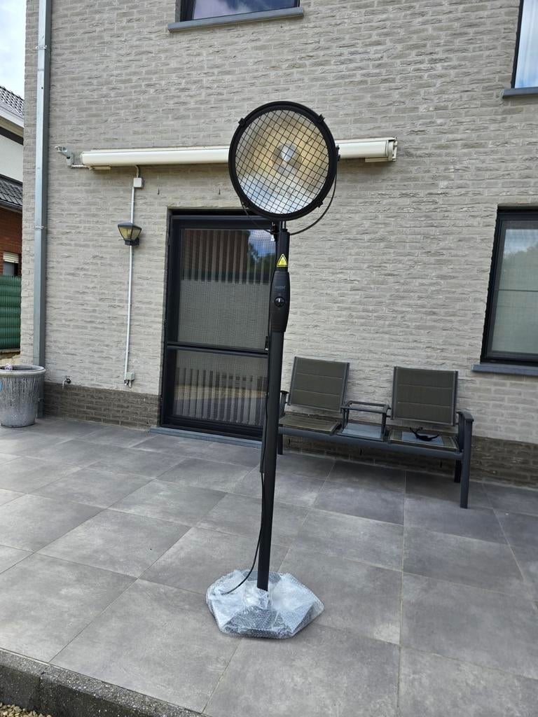 Sunred Indus Bright lijn zwart staand model terrasverwarmer, Tuin en Terras, Ophalen, Zo goed als nieuw