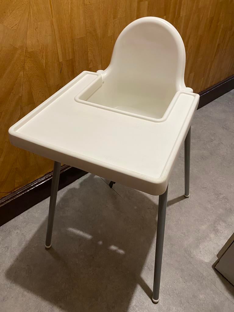 CHAISE HAUTE + TABLETTE IKEA, prix : 10€, Enlèvement ou Envoi, Comme neuf, Chaise de table, Ceinture(s)