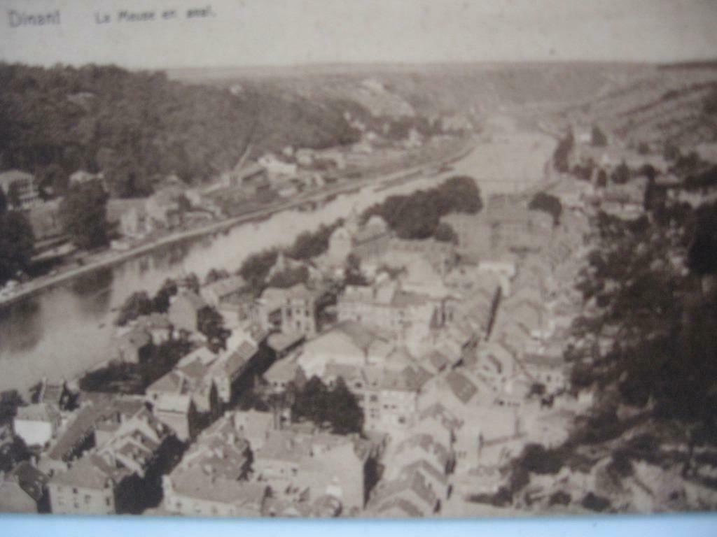 Dinant met de Maas stroomafwaarts. Zwart-wit kaart en, stemp, Ophalen of Verzenden, 1920 tot 1940, Gelopen, Namen