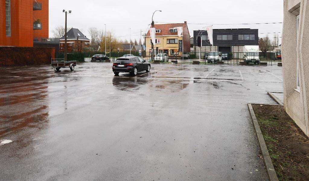 Parking , autostaanplaatsen buitenruimte te huur