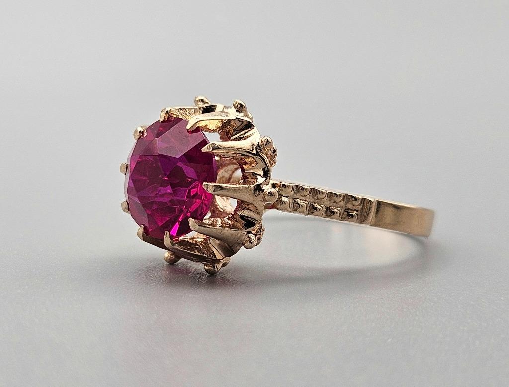 Bague vintage en or avec rubis de pierres précieuses. 2024/8, Enlèvement ou Envoi, Or, Bague, Avec pierre précieuse