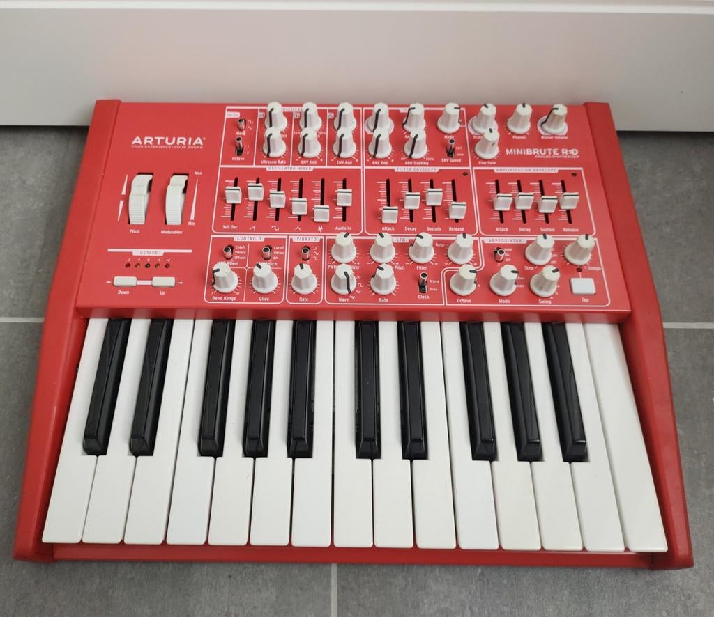Arturia Minibrute RED edition - koop/ruil, Enlèvement