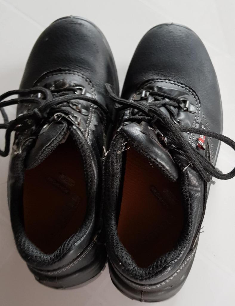 Stevige werkschoenen met vesterkte neus, Ophalen of Verzenden, Gebruikt