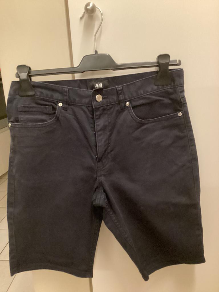 Donker grijs korte broek H&M, Kinderen en Baby's, Broek, H&M, Ophalen of Verzenden, Zo goed als nieuw