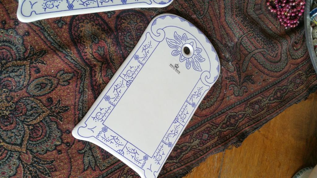1 planche à pain à motif de Copenhague Royal Boch, Antiquités & Art, Antiquités | Services (vaisselle) pièces, Enlèvement ou Envoi