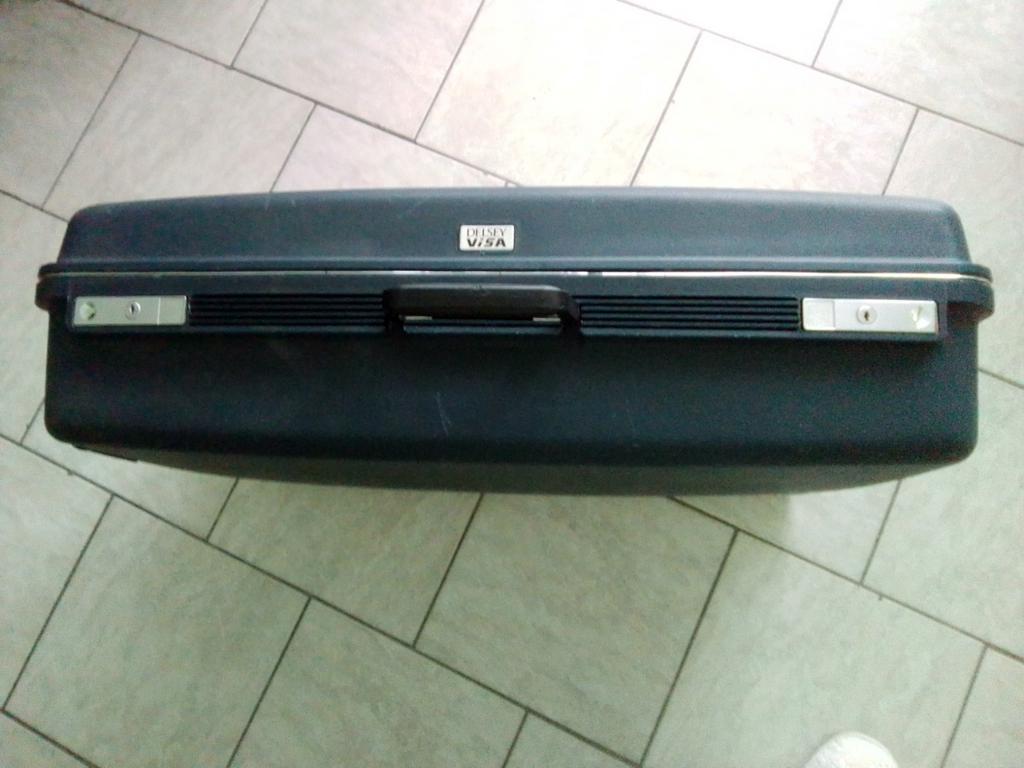 Valise Delsey, Enlèvement, Comme neuf