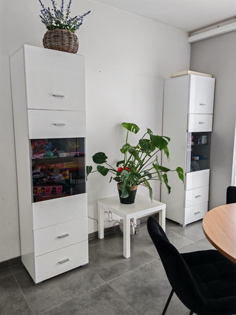 2 kolomkasten in hoogglans wit, Ophalen, Zo goed als nieuw, Tijdloos en stijlvol, 4 tot 6 stoelen