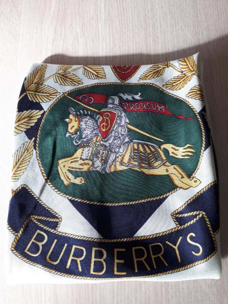 Burberry Sjaal 100% Zijde made in Italy, Kleding | Dames, Ophalen of Verzenden, Zo goed als nieuw, Sjaal