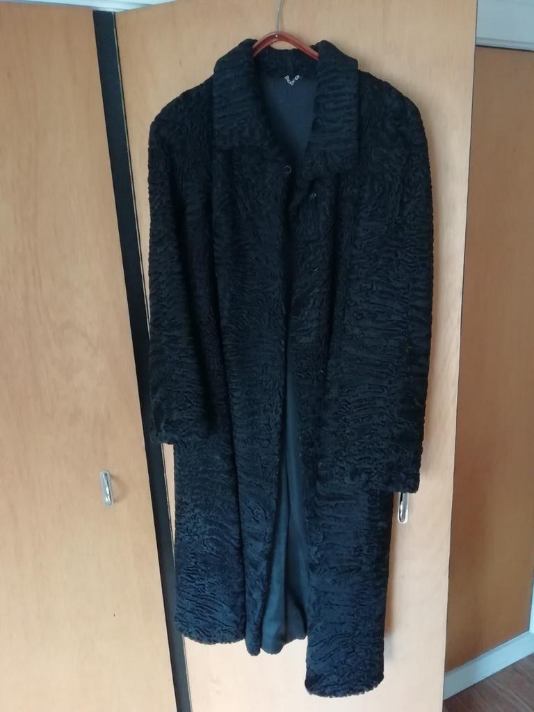 Manteau en fourrure, Enlèvement ou Envoi, Comme neuf, Taille 42/44 (L), Noir