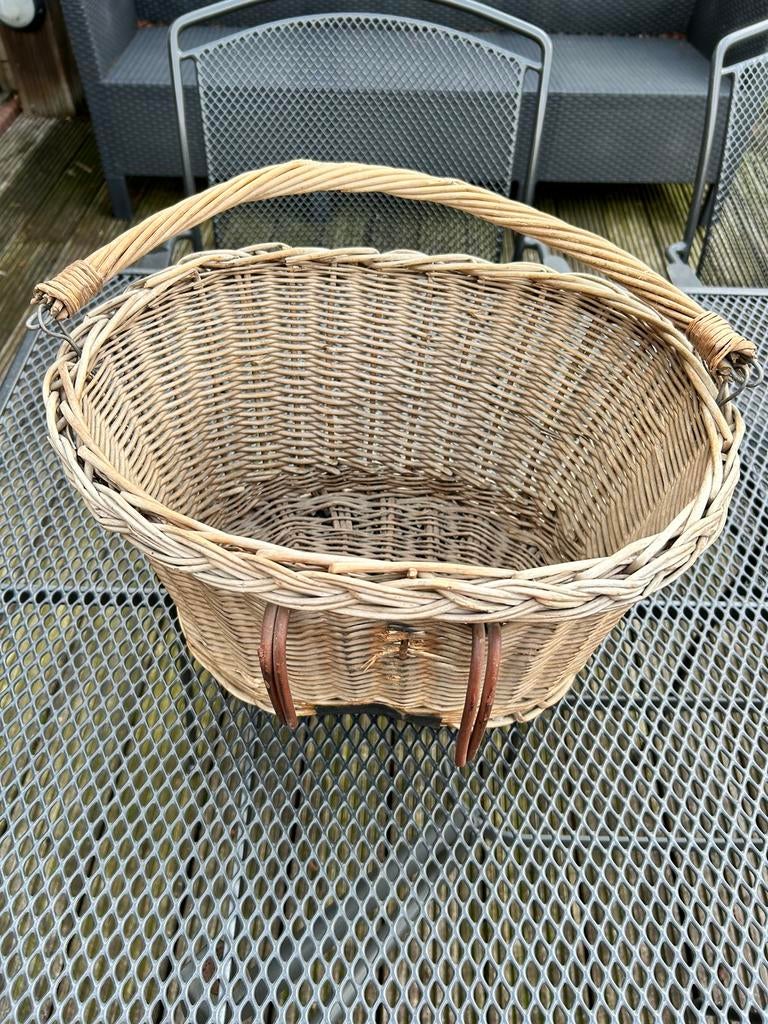 Te koop rieten mand voor op de fiets ( geen koerier diensten, Fietsen en Brommers, Ophalen