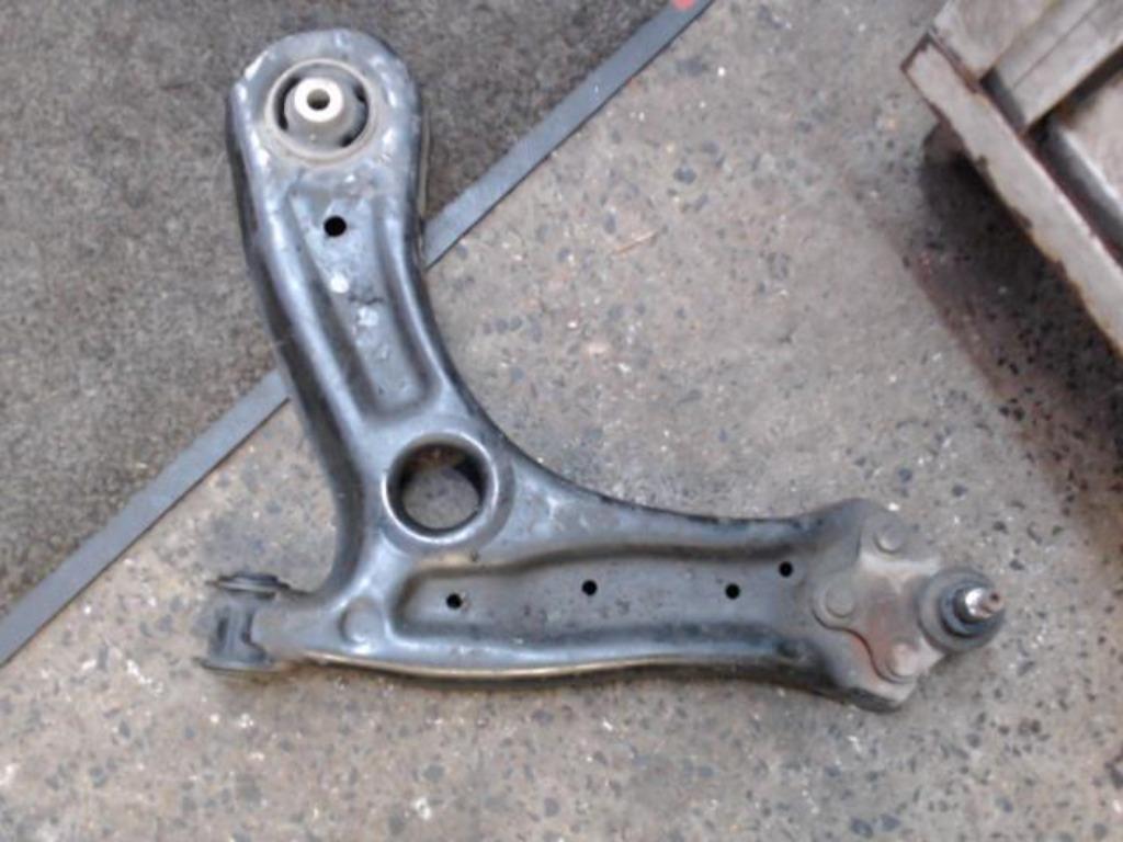 Triangle avant gauche VW Polo 4 1.4TDi 59kw 2005-2009, Enlèvement, Utilisé