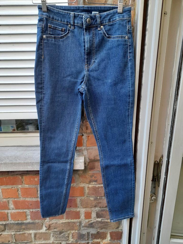 Jeans taille ultra haute H&M aux jambes incurvées Taille : 3, H&M, Enlèvement ou Envoi, W30 - W32 (confection 38/40), Porté