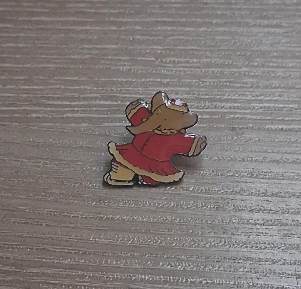 PIN - BABAR - ELEPHANT - OLIFANT - BRUNHOFF - IJSSCHAATSEN, Verzenden, Gebruikt, Figuurtje, Speldje of Pin