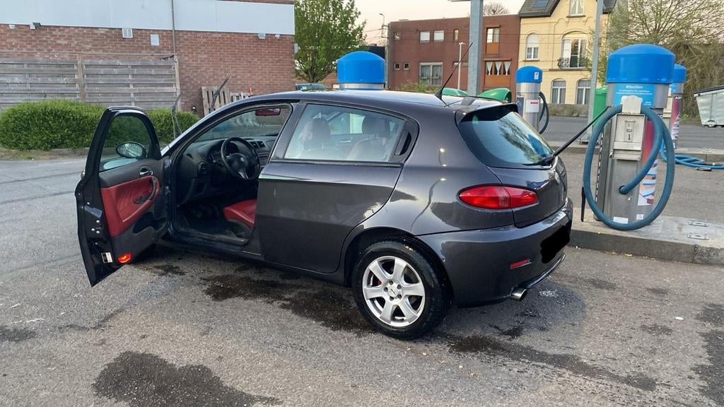 Petit budget économique, Autos, Alfa Romeo, Entreprise, Rouge, Enlèvement