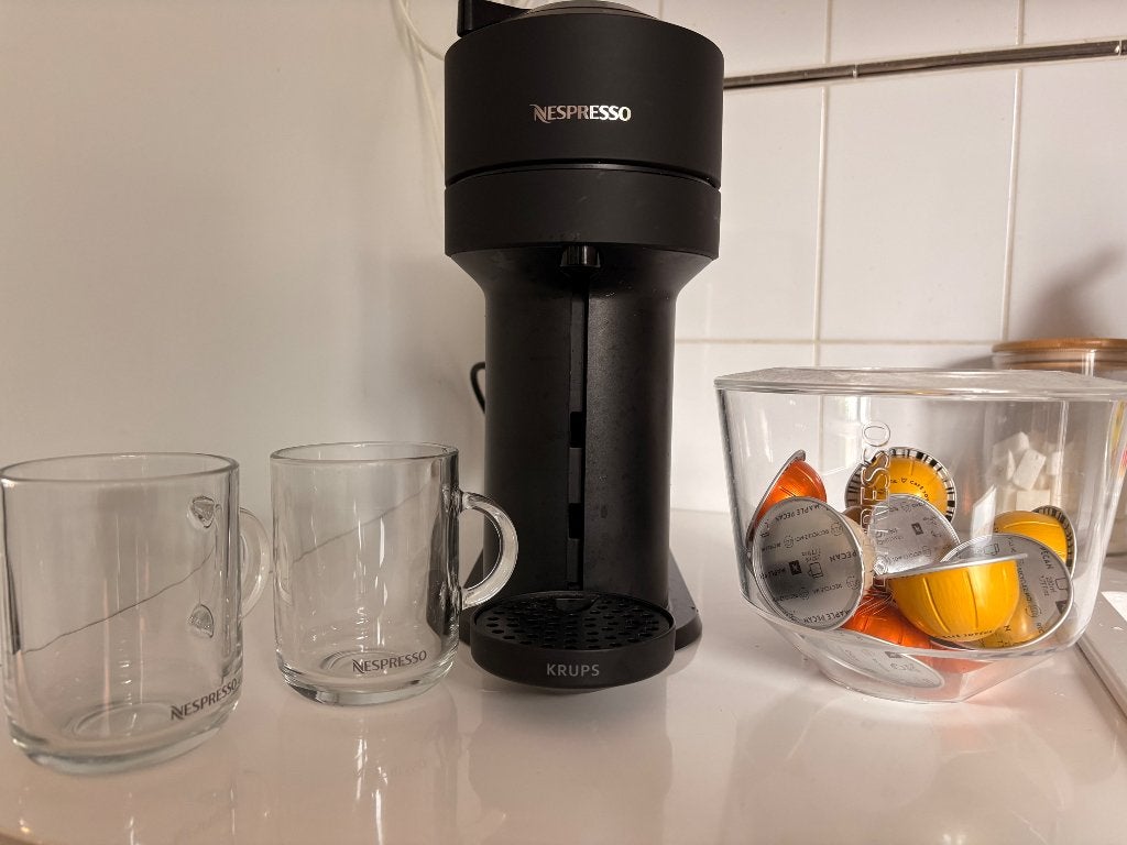 Machine à café Nespresso, Electroménager, Cafetières, Machine à espresso, Réservoir d'eau amovible, Dosettes et capsules de café