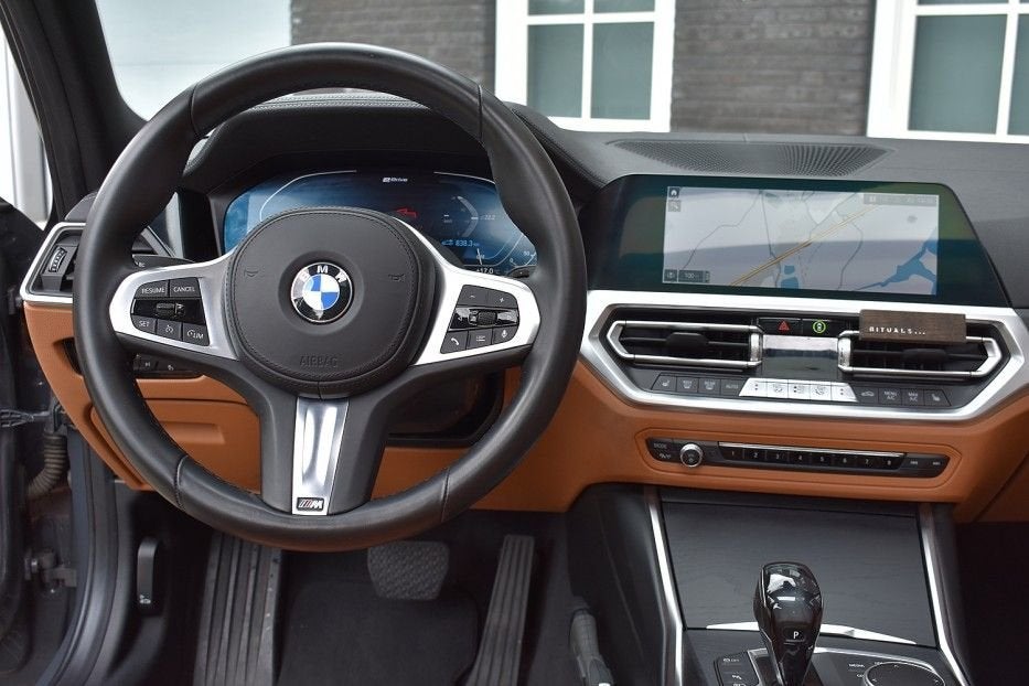 BMW 330 330e xDrive High Executive Individual /Leer/Panodak/, Auto's, BMW, Hybride Elektrisch/Benzine, 3 Reeks, Automaat, 12 kWh