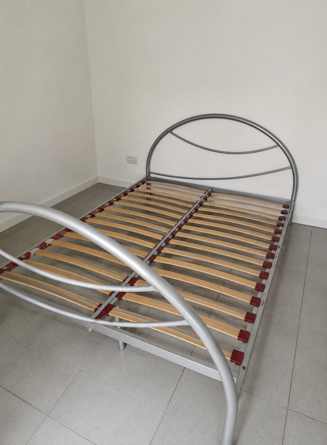 Super stevig metalen bed, Ophalen