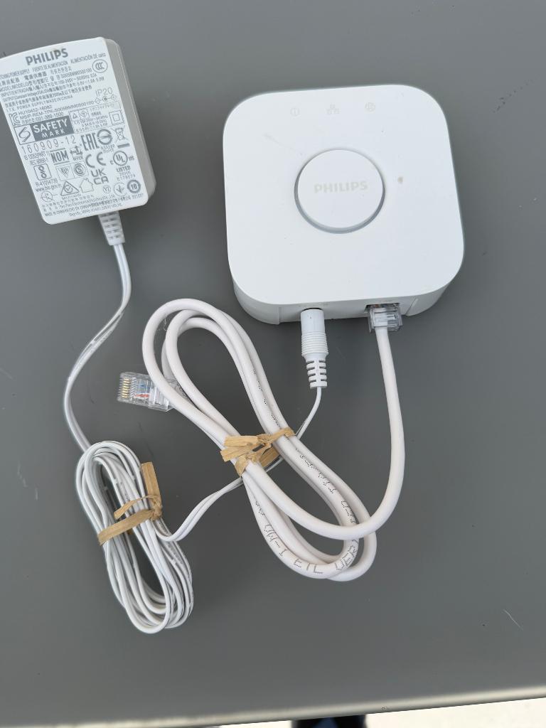 Philips Hue Bridge 2.1 - Zigbee Hub voor Smart Home, Huis en Inrichting, Lampen | Overige, Ophalen, Zo goed als nieuw, Wordt voor verkoop gereset.