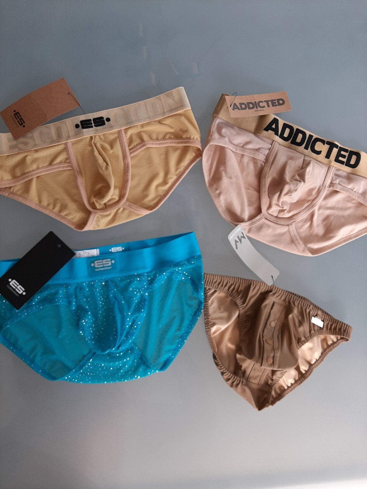 Lot van 4 sexy mannen / heren slips nieuw maat Medium, Vêtements | Hommes, Sous-vêtements, Slip, Beige, Enlèvement ou Envoi