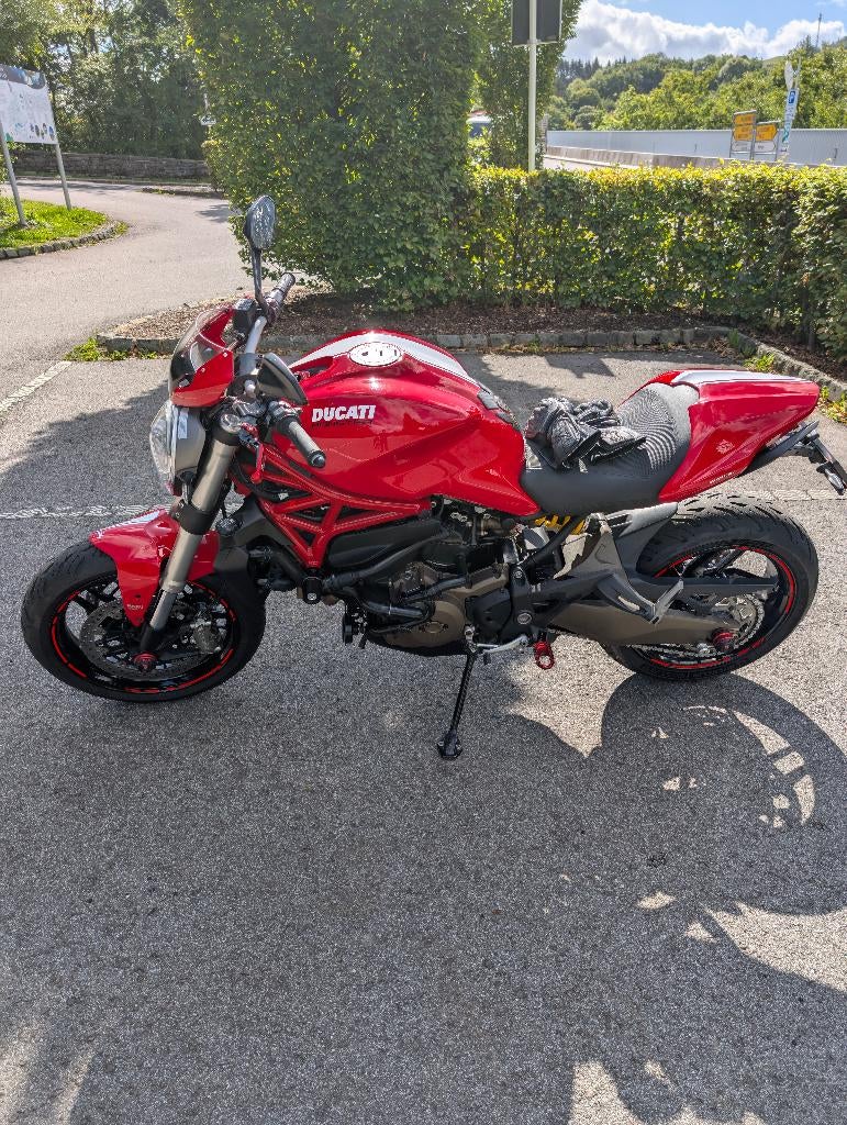 Ducati, Motoren, Motoren | Ducati, Particulier, Naked bike, meer dan 35 kW, 2 cilinders, Motorrijbewijs A, ABS, LED Verlichting
