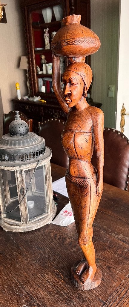 Afrikaans beeld in massief hout 50 cm hoog, Antiek en Kunst, Ophalen, 50 - 100 cm, Handgemaakt, Beeld