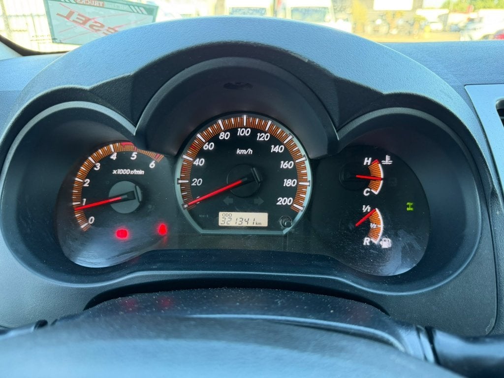 Toyota Hilux ( Stock ID 41769) — 24