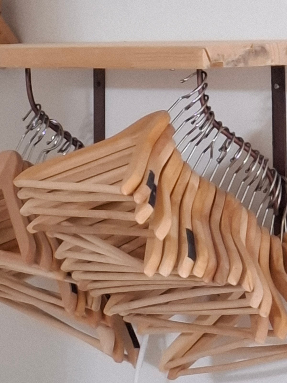 Cintres IKEA en bois naturel – Ancien modèle (plus robuste), Enlèvement, Bois