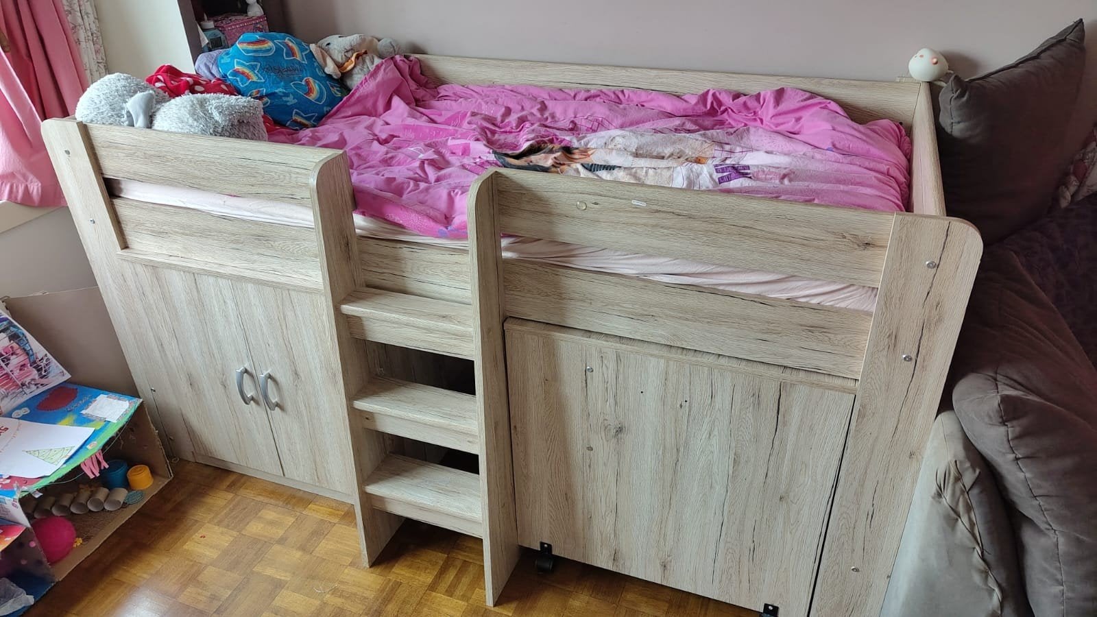 Halve hoogslaper met uitschuifbare bureau en kast.
Heel leuk, Ophalen, Gebruikt