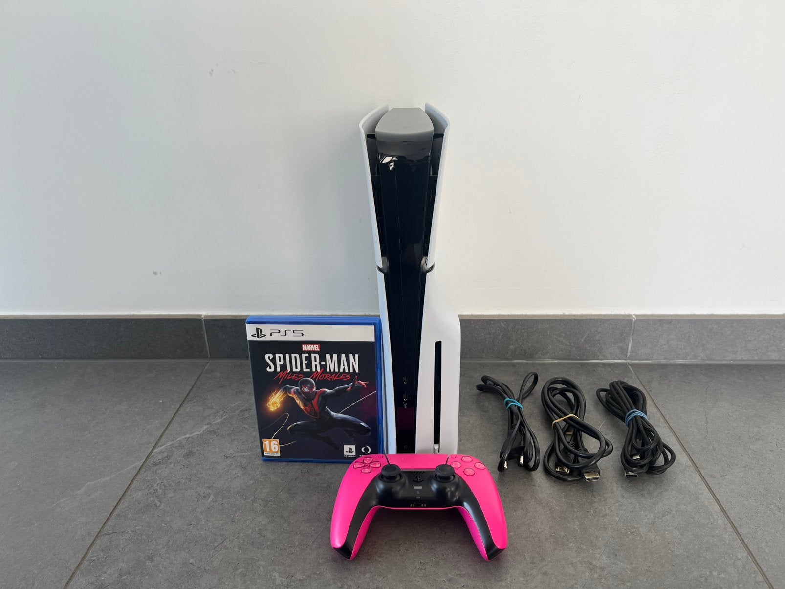 PS5 Slim Disc Edition (1TB) + 1 Controller + 1 Game, Games en Spelcomputers, Spelcomputers | Sony PlayStation 5, Ophalen, Zo goed als nieuw